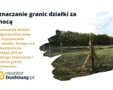 Precyzyjne wytyczenie granic działki za pomocą GPS. Zdjęcie przedstawia ogrodzenie na tle zieleni i nieba.