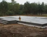 Solidne fundamenty pod dom 70m2, płyta betonowa z schodami, gotowa na budowę.