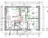 Plan mieszkania z zaznaczonym projektem wentylacji mechanicznej. Zielone linie pokazują nawiew, czerwone wywiew.