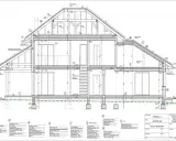 Przekrój budynku mieszkalnego jednorodzinnego. Projekt budowlany zawiera detale konstrukcyjne, materiały i wymiary.