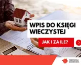 Wpis do księgi wieczystej: dowiedz się, ile się czeka i jakie są koszty. Na zdjęciu makieta domu, dokumenty i kalkulator.