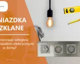 Planowanie wysokości gniazdek od podłogi. Grafika przedstawia nowoczesne gniazdka elektryczne, miarkę i poziomicę.