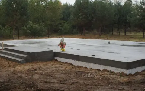 Solidne fundamenty pod dom 70m2, płyta betonowa z schodami, gotowa na budowę.