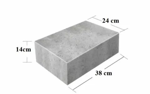 Szary bloczek fundamentowy z wymiarami 38x24x14 cm.