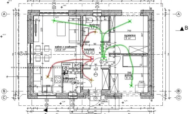 Plan mieszkania z zaznaczonym projektem wentylacji mechanicznej. Zielone linie pokazują nawiew, czerwone wywiew.