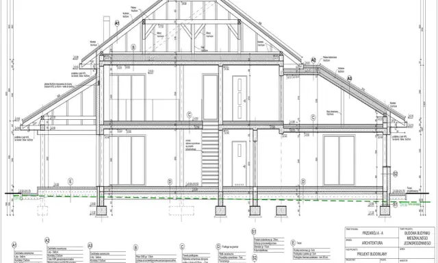 Przekrój budynku mieszkalnego jednorodzinnego. Projekt budowlany zawiera detale konstrukcyjne, materiały i wymiary.